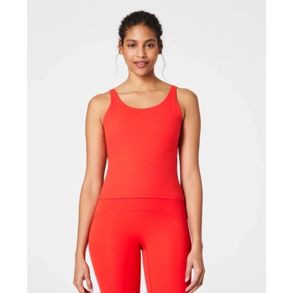 Spanx Power Boost Shelf Tank Built-In Bra Adjustable Straps Size M Athletic Top